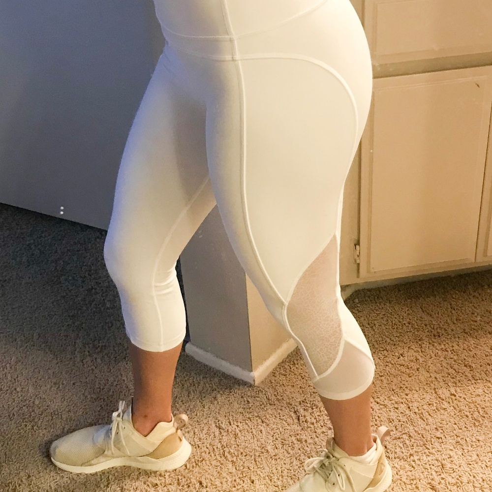 Lululemon athletica 21 inch white leggings size 4